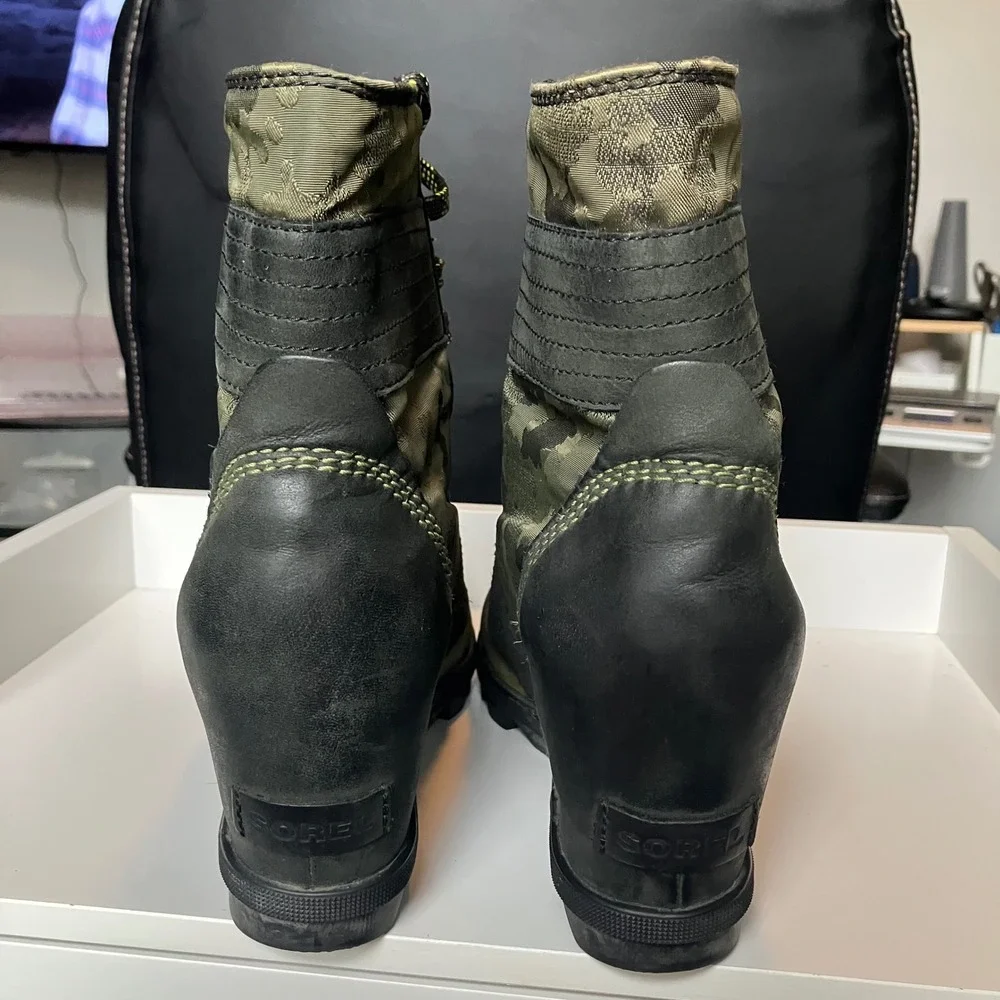 Sorel Lexie Wedge Camo Olive Green Waterproof Boots NL3043-371 Womens 10